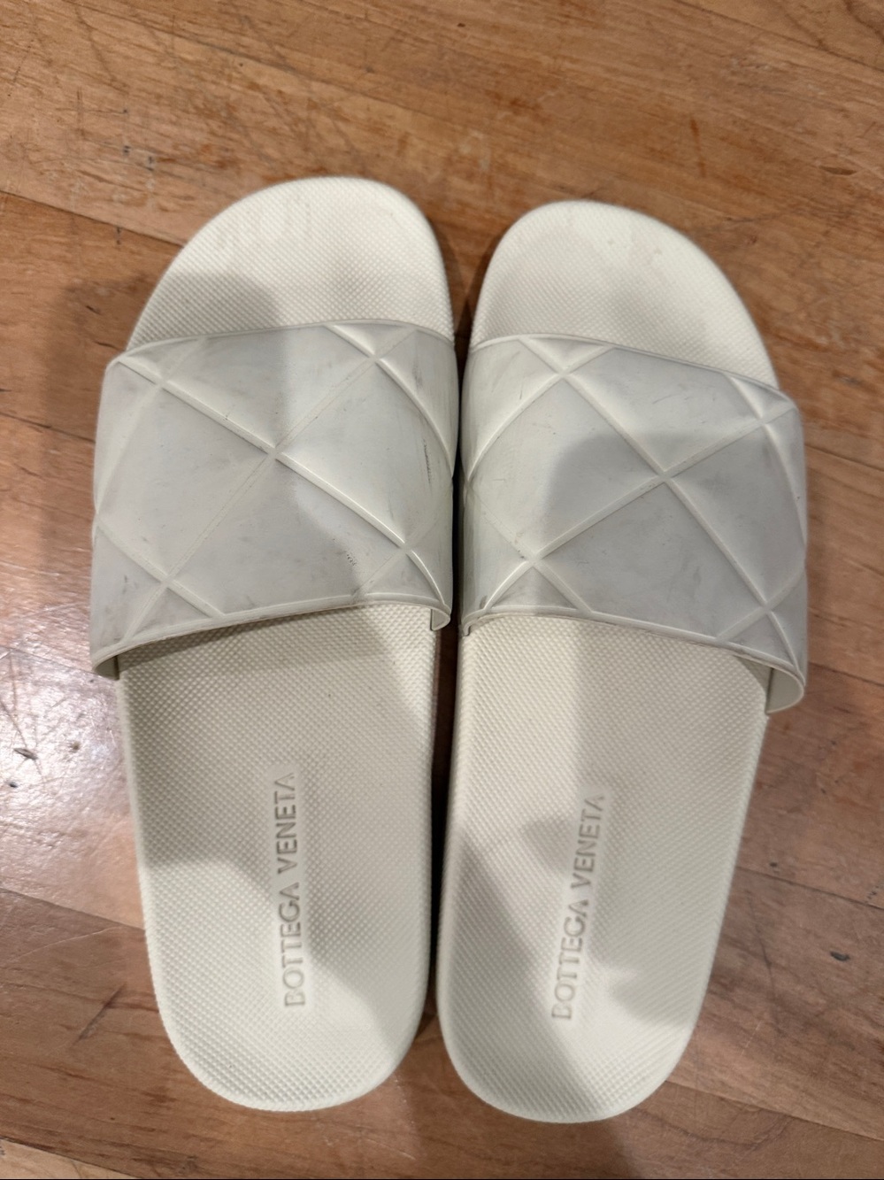 Bottega Veneta Quilted Rubber Pool Slides | Cream | Men’s 44